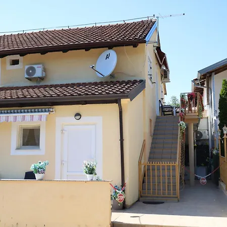 Amore House With Apartment-3
